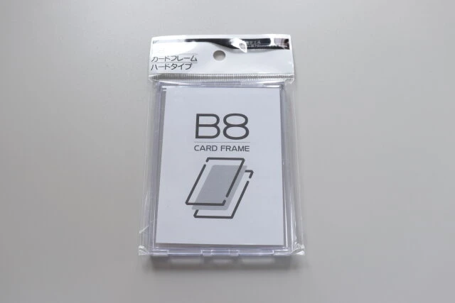 セリア　B8カードフレーム ハードタイプ　パッケージ