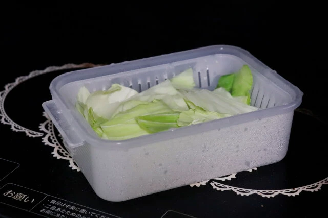 ダイソー　ザル付容器（レンジ対応、500ml）　電子レンジ　温野菜