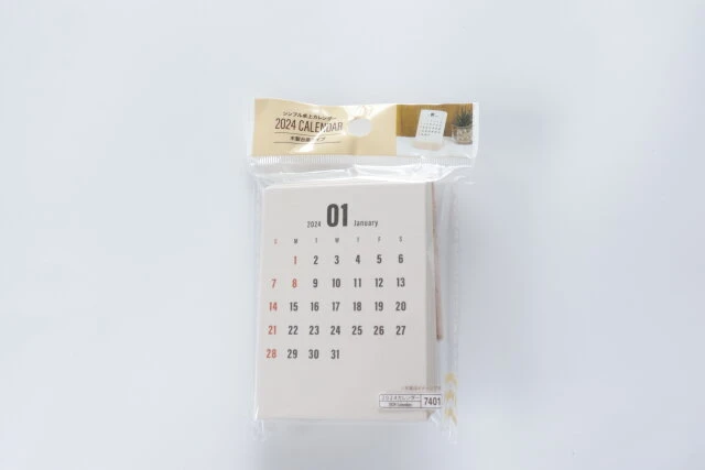 ダイソー　シンプル卓上カレンダー（木製台座タイプ）　商品情報