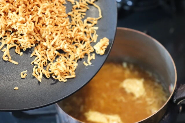 ダイソーの鍋〆チキンラーメンで〆の雑炊作り