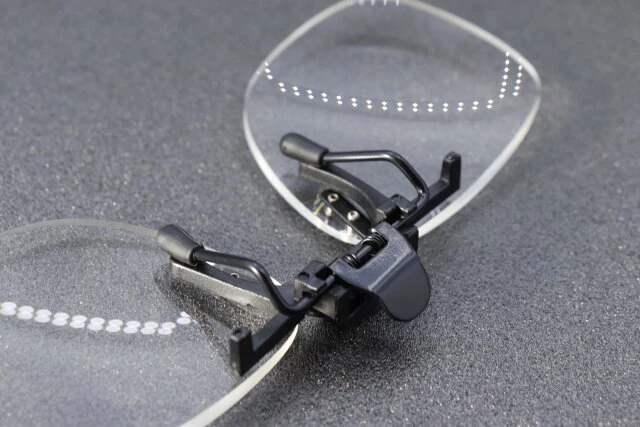 セリアのメガネに装着 クリップ付拡大鏡（1.8倍）のクリップ