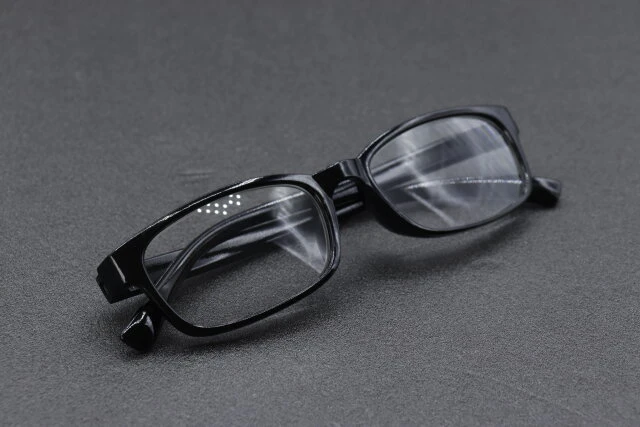 セリアのメガネ型拡大鏡