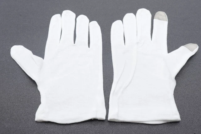 ダイソーのおやすみ手袋は綿100％で肌触りよし