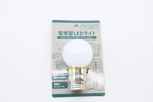 キャンドゥの電球型LEDライト マグネット付のパッケージ