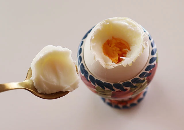 ダイソー　エッグオープナー　100均　完熟　固ゆで　半熟　卵　エッグスタンド　朝食