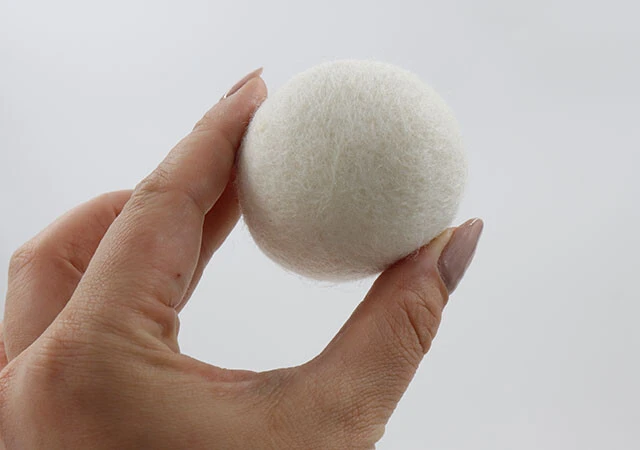 ダイソー　ウールボール　洗濯用品　白いボール　乾燥　アロマオイル