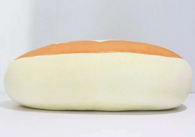 ヤマザキの北海道チーズ蒸しケーキのぬいぐるみはボリューム満点で存在感たっぷり