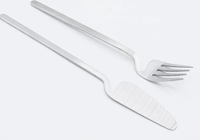 セリアのハング ディナーフォークとハング ディナーナイフのデザイン