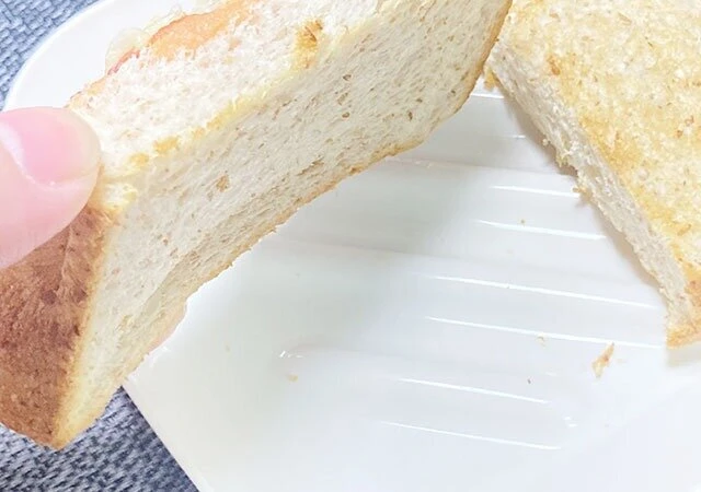 セリアの食パン皿