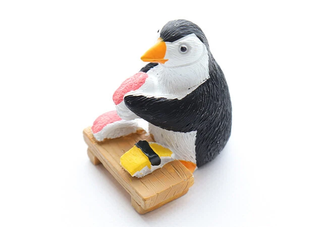 ダイソー　レジン置物　ペンギン　握り寿司