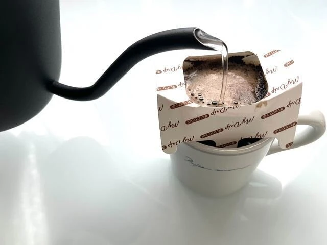 ダイソー　コーヒードリッパー　お湯を注ぐ　コーヒーを淹れる