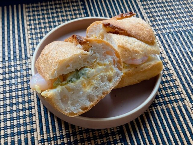 ローソン　石窯バゲットサンド　海老とたまご　コンビニ　新作　サンドイッチ　小腹　軽食