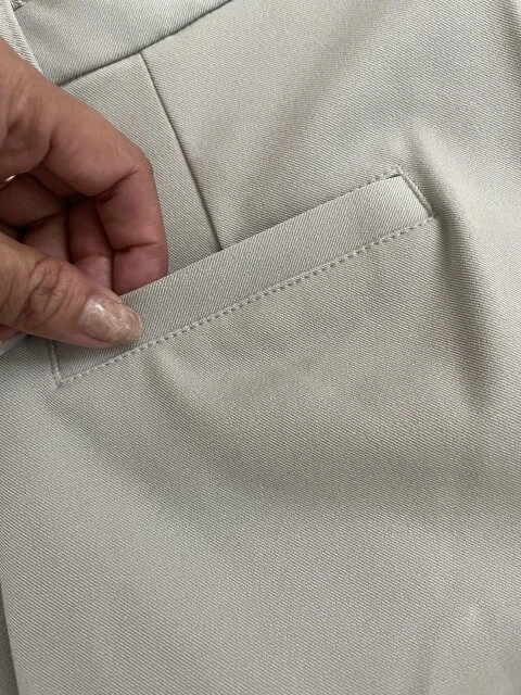 GRLセンタープレスストレートパンツの飾りポケット