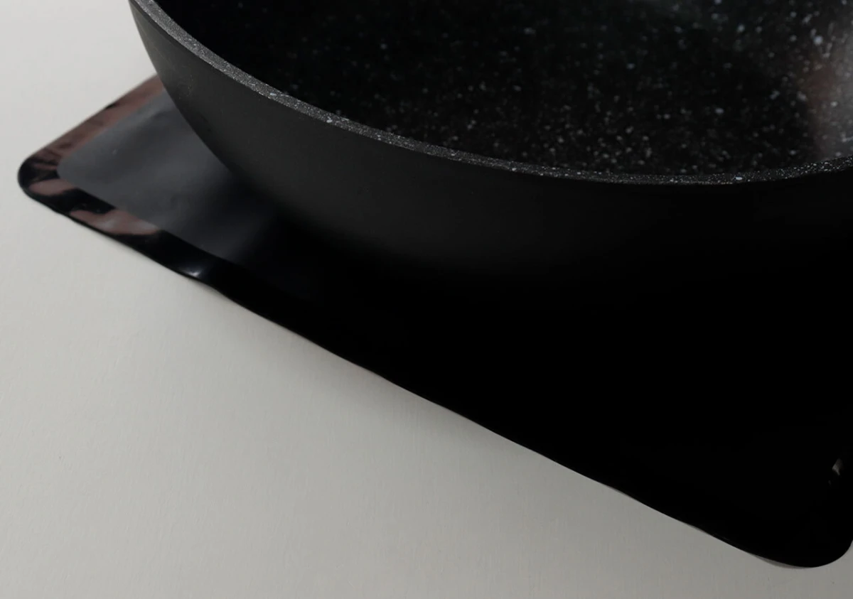 ダイソー　シリコーンマット（24.7cm×21cm）　滑り止め　鍋敷き
