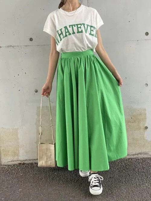 グリーン スカート tシャツ コーデ