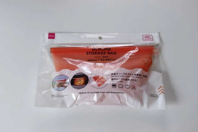 ダイソー　シリコーン保存袋（680ml、オレンジ）　パッケージ