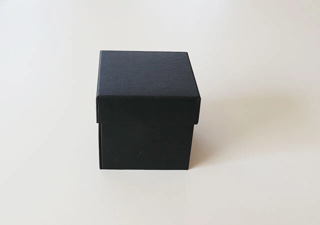 100均　ダイソー　紙BOX（A、2段タイプ、9.3cm×9.3cm×8.7cm）　ラッピング