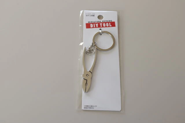 セリア　キーホルダー　キーホルダー メタル DIY工具風／Key ring　パッケージ
