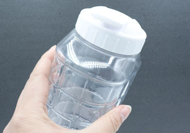 セリア　PETウォーターボトル1.5L 冷水・冷茶専用