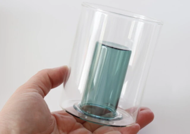 ダイソー　ダブルウォールガラス花瓶（円筒型）