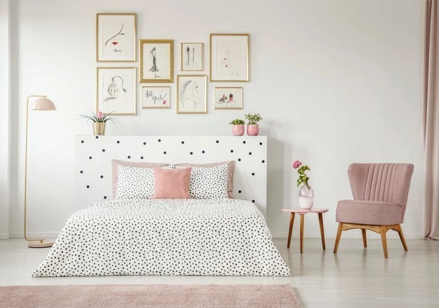女性の部屋　ピンク　白　画像