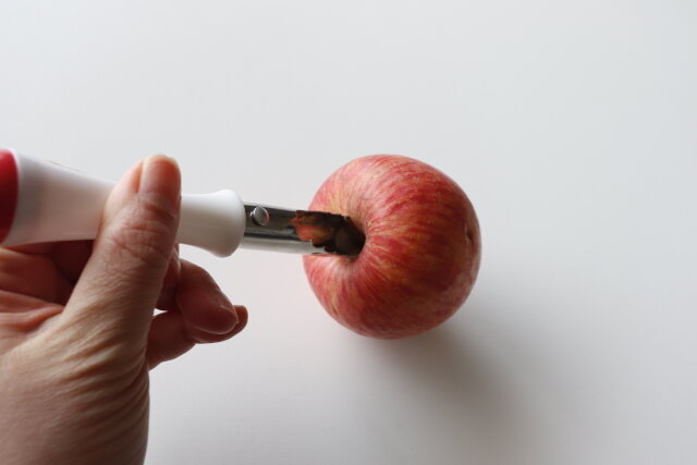 ダイソー　りんごの芯抜き　使用方法