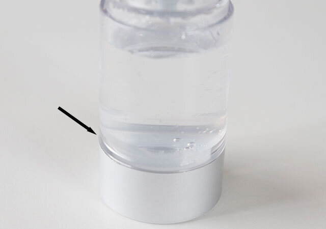 ダイソー　真空ボトル（乳液用、30ml）　ポンプを押す　栓