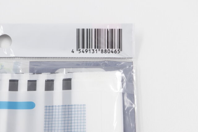 ダイソー　自立型水切りゴミ袋（15枚、底面メッシュタイプ、モノトーン）　パッケージ　JANコード