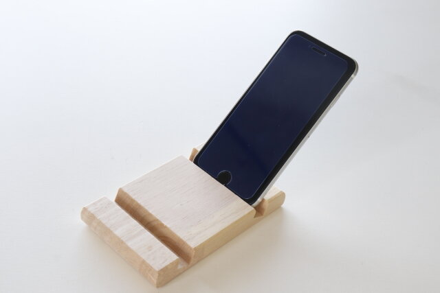 ダイソー　木製携帯ラック　使用感　スマートフォン　縦置き