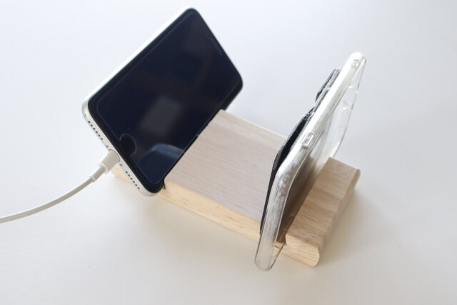 ダイソー　木製携帯ラック　使用感　スマートフォン　充電