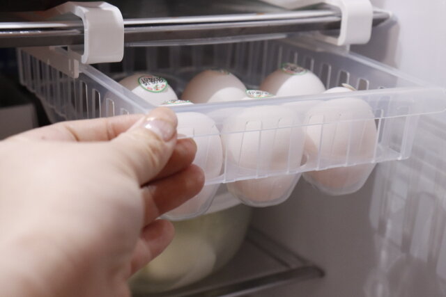 100均　ダイソー　吊り下げ冷蔵庫収納ケース（卵用）　卵パック　整理整頓