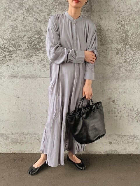 溫柔成熟的灰色連身裙