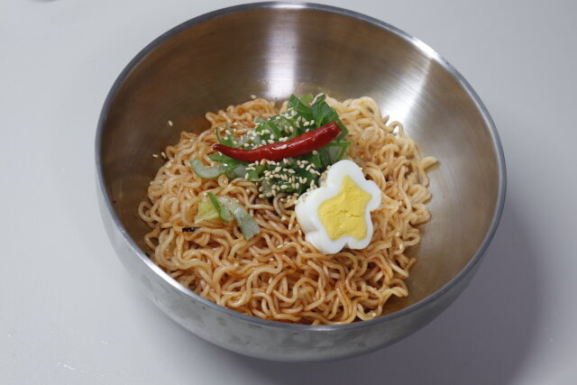 ダイソー　ビビン麺　冷麺　韓国　グルメ