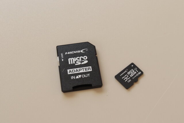 ダイソー 　microSDカード　32GB