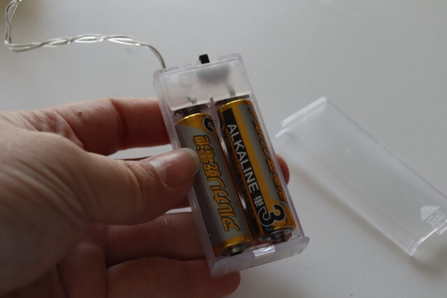 ダイソー　ガーランドライト（レモン、10個）　電池ボックス