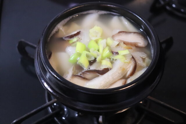 100均　ダイソー　もちトッポギ　韓国　スープ　鍋