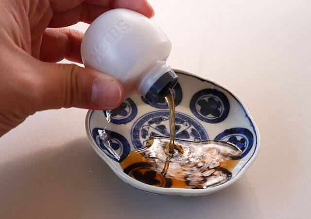 セリア　卵型 スパイスボトル　卵型 液体調味料ボトル