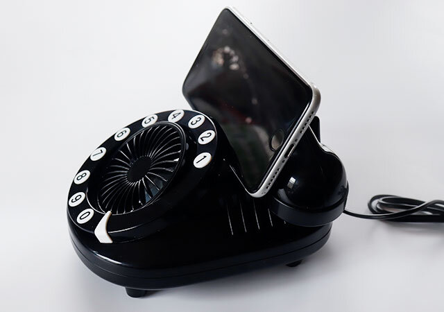 ダイソー　黒電話型扇風機（USB式）　スマホホルダー