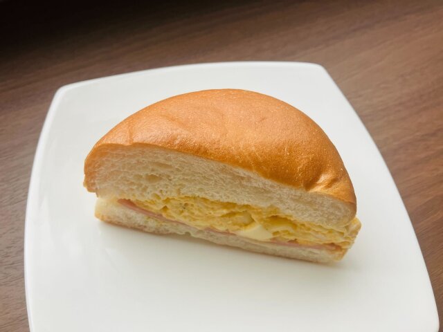 ローソン　もちもちベーグルサンド　ごろごろチーズとマカロニたまご　生地