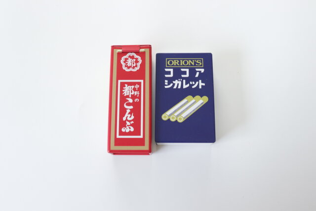 100均　キャンドゥ　缶ケース　都こんぶ　ココアシガレット　山田化学株式会社