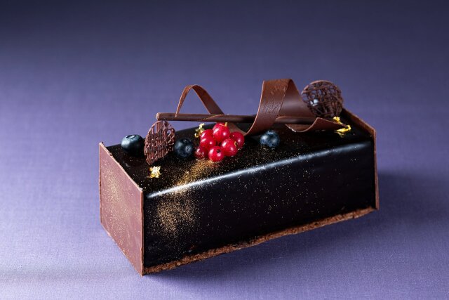 クリスマスケーキ　2023　予約　小田急ホテルセンチュリーサザンタワー　東京産ブルーベリーのチョコレートケーキ