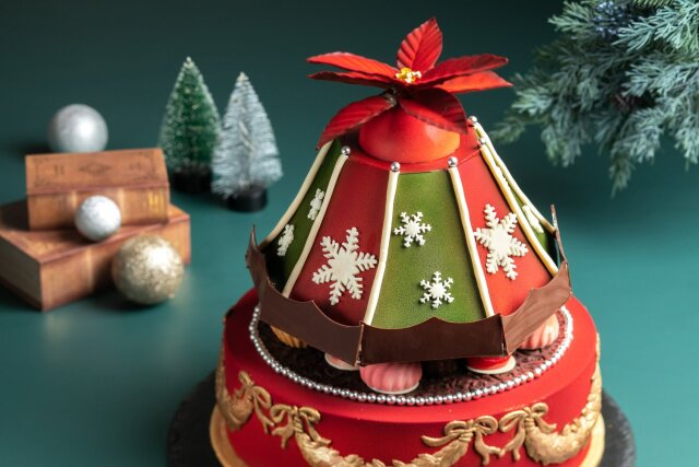 クリスマスケーキ　2023　予約　新横浜プリンスホテル　“幸せがめぐる” Christmas Merry-Go-Round　チョコレート細工