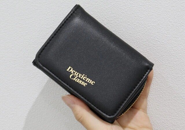 ドゥーズィエム クラスのミニ財布のサイズ