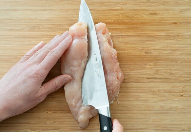 大雞排　ダージーパイ　レシピ　鶏肉を切る