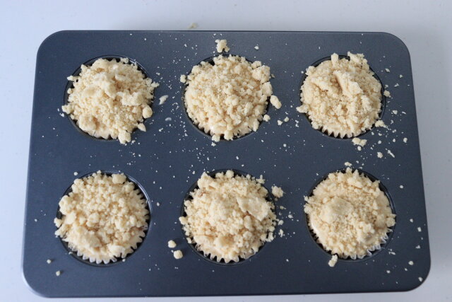 米粉のアップルシナモンマフィン　レシピ　型に入れてオーブンで焼く