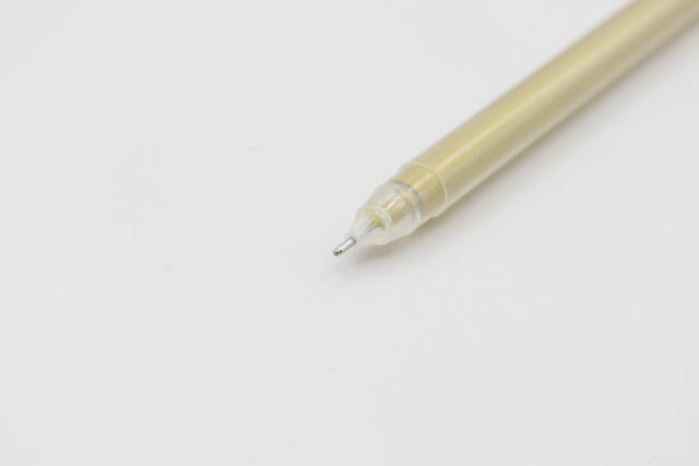 セリアの蛍光ゲルインクボールペン5Pのペン先は細い