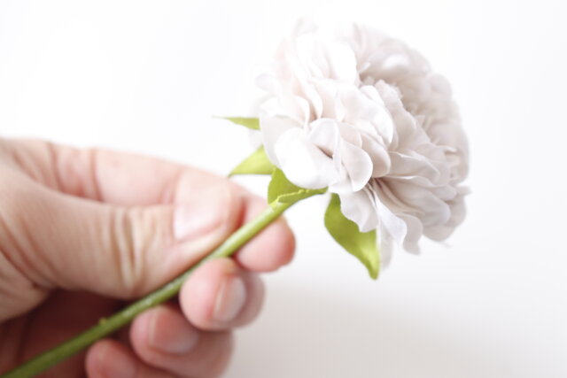 ダイソーの使いやすいショートタイプの造花
