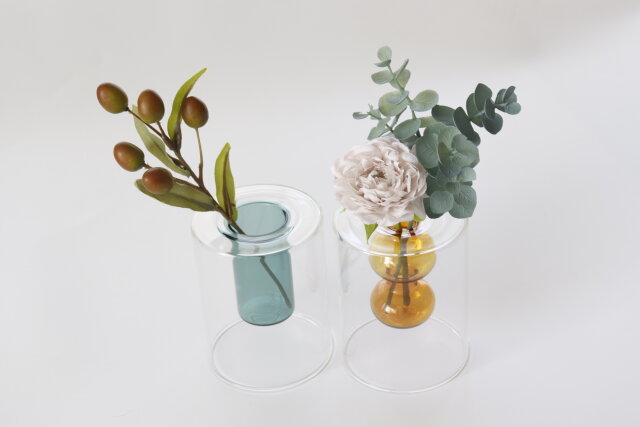 ダイソーのダブルウォールガラス花瓶のひょうたん型とストレート型