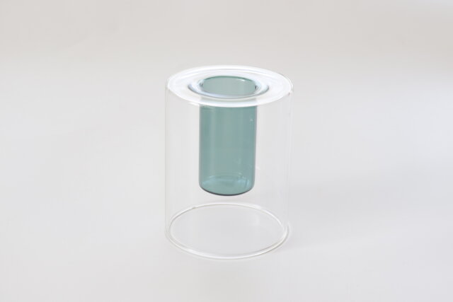 ダイソーのダブルウォールガラス花瓶（円筒型）