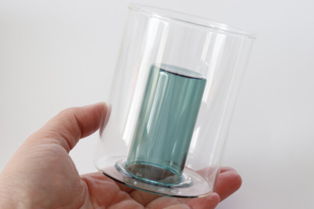ダイソーのダブルウォールガラス花瓶（円筒型）のデザイン
